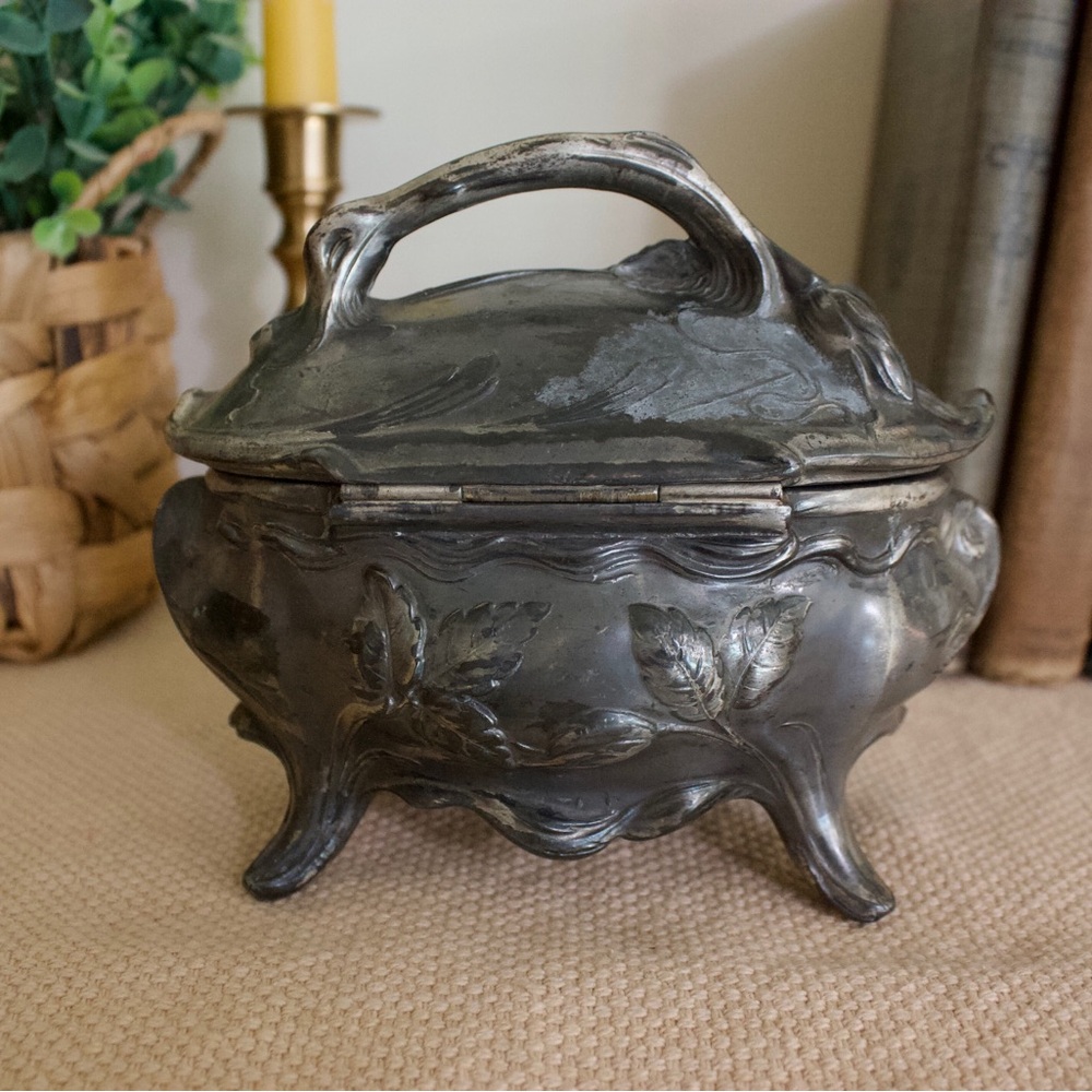 Antique Victorian Cast Metal Jewelry Trinket Box with Floral Design - Picture 6 of 7